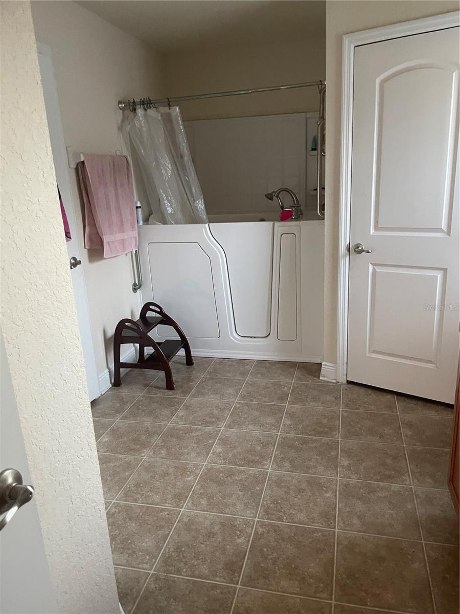 Image 13 of 24 For 3883 99th Street