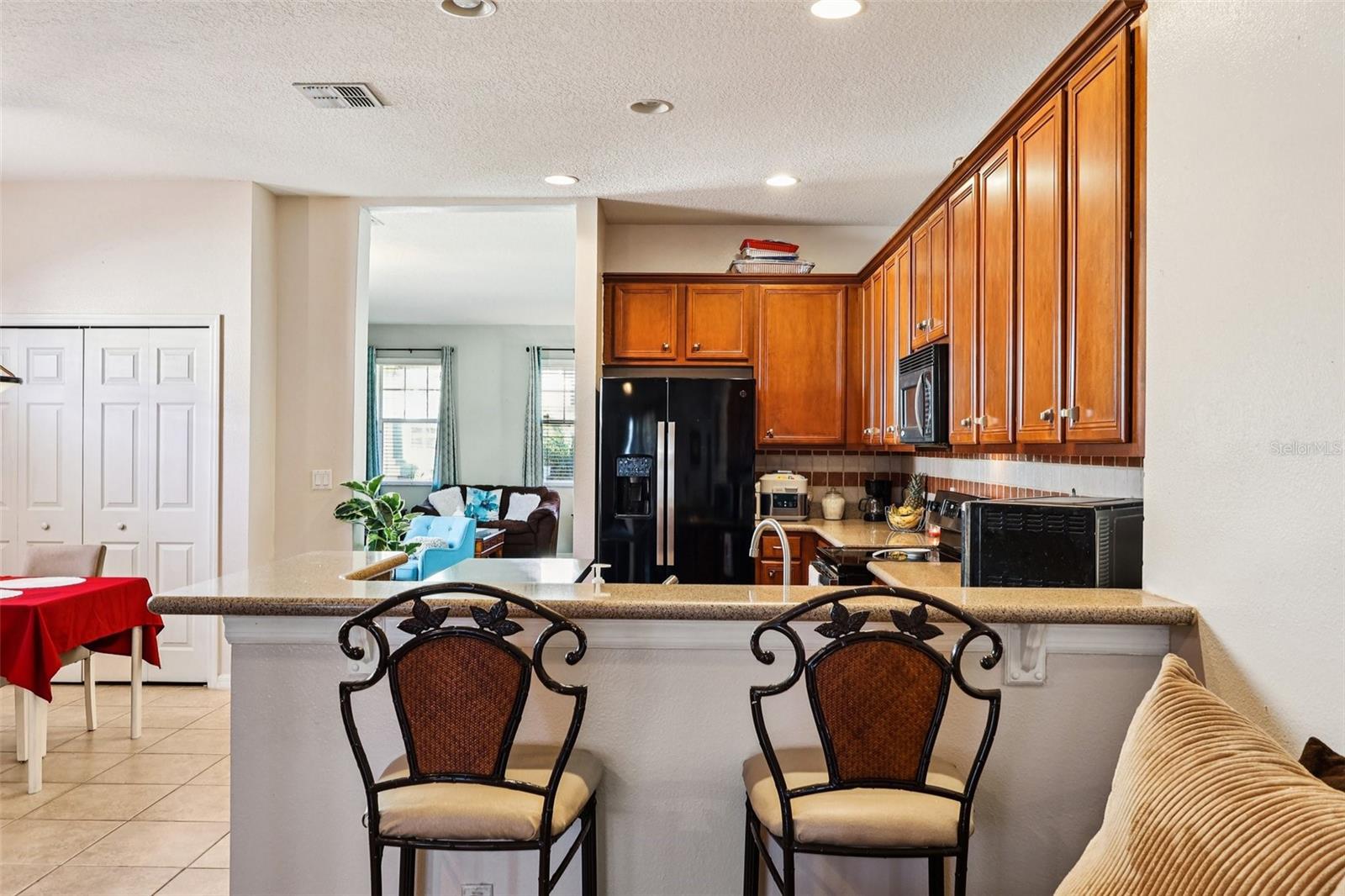 Listing photo id 11 for 2040 Manhattan Lane