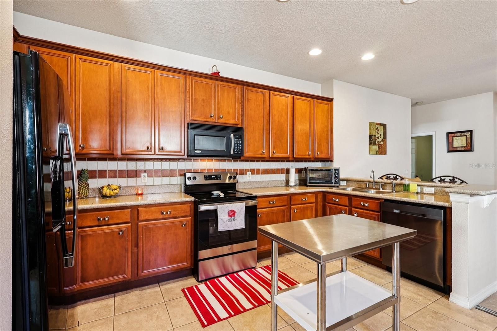 Listing photo id 14 for 2040 Manhattan Lane