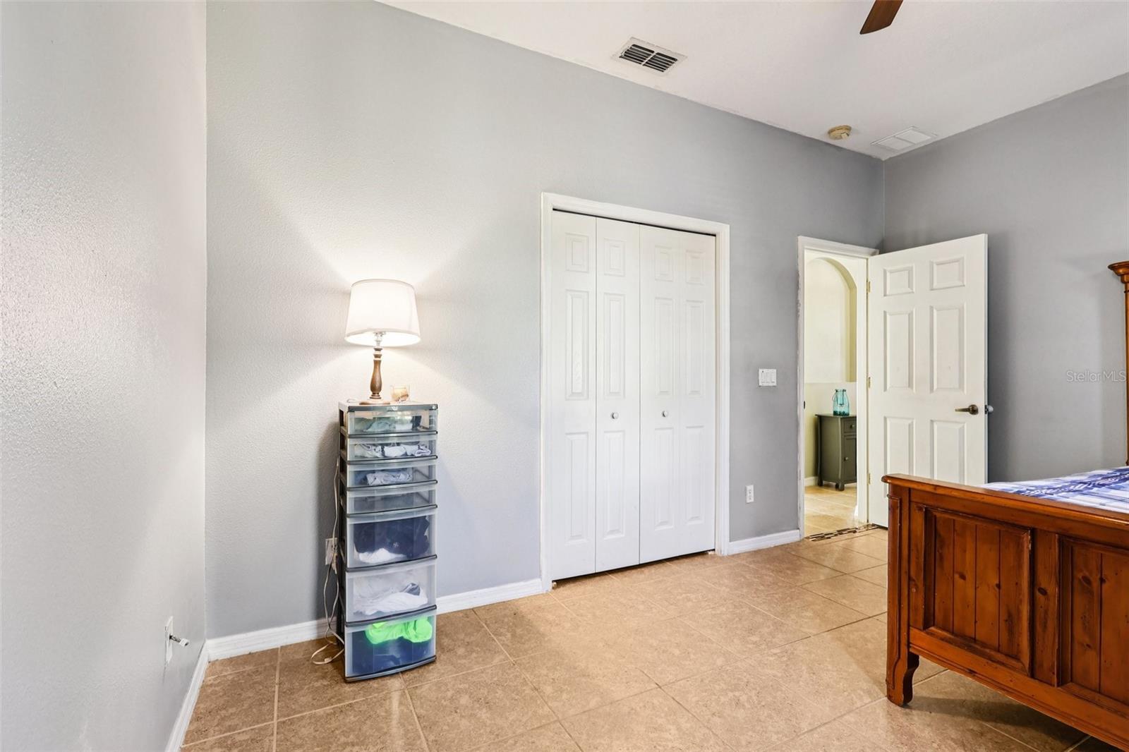 Listing photo id 17 for 2040 Manhattan Lane