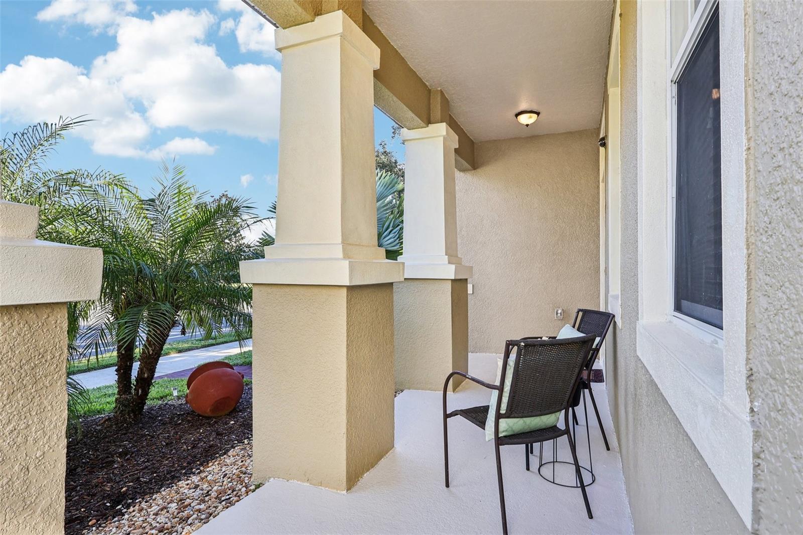 Listing photo id 0 for 2040 Manhattan Lane