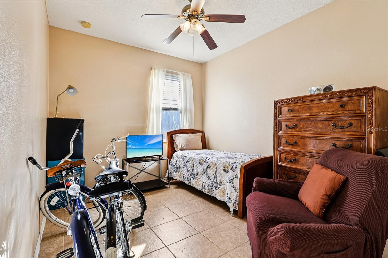 Listing photo id 21 for 2040 Manhattan Lane