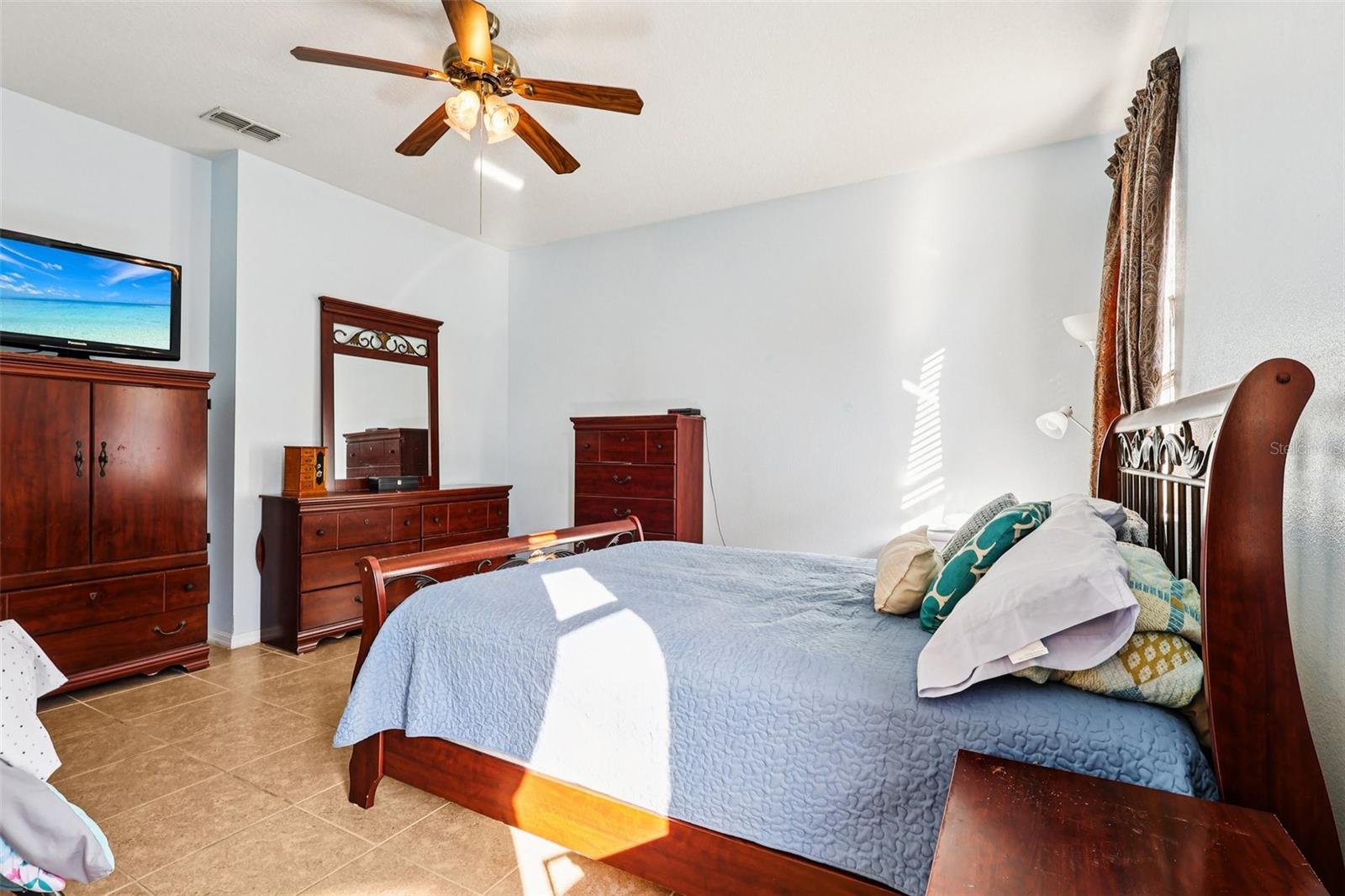 Listing photo id 24 for 2040 Manhattan Lane