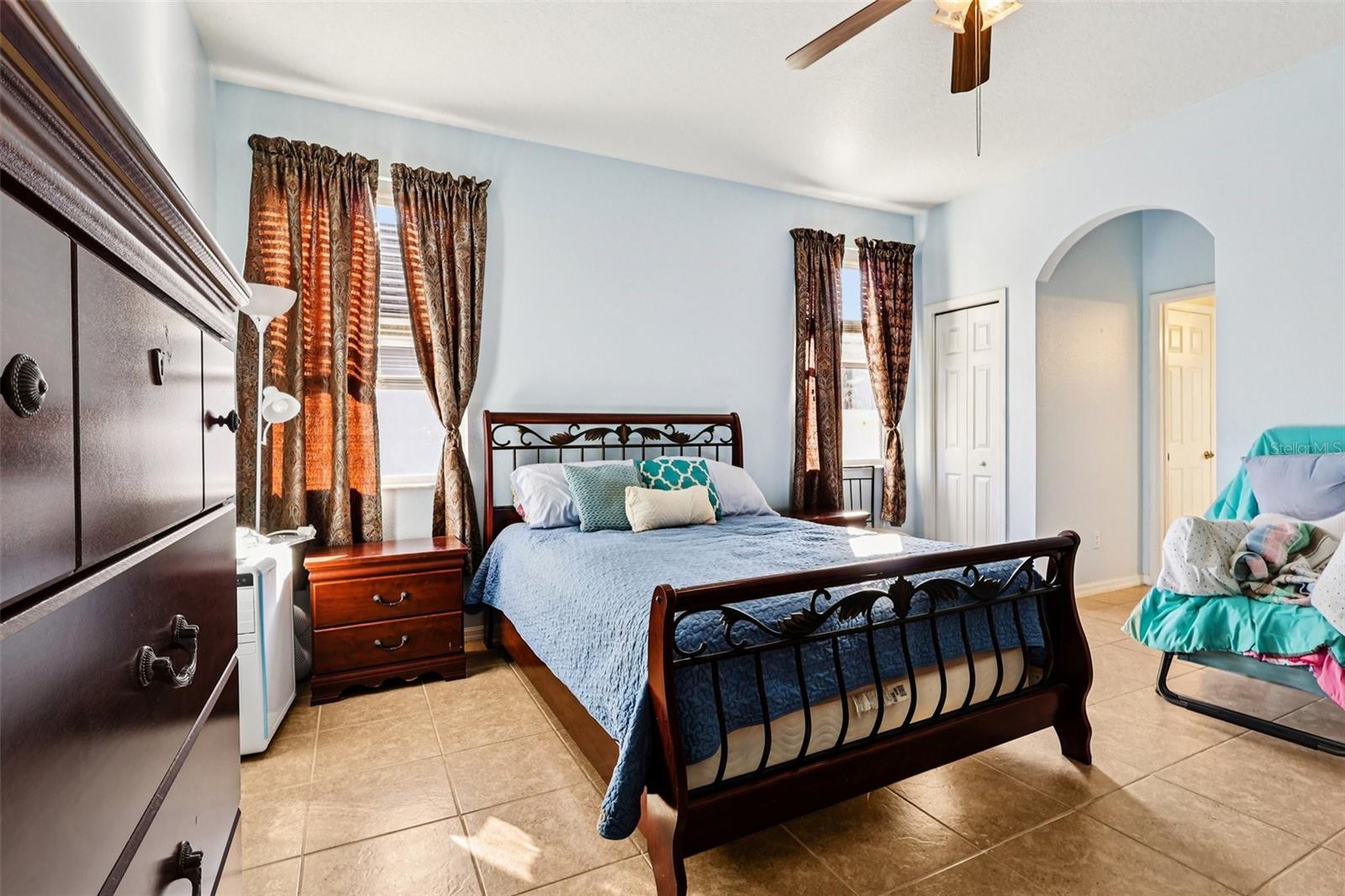 Listing photo id 26 for 2040 Manhattan Lane