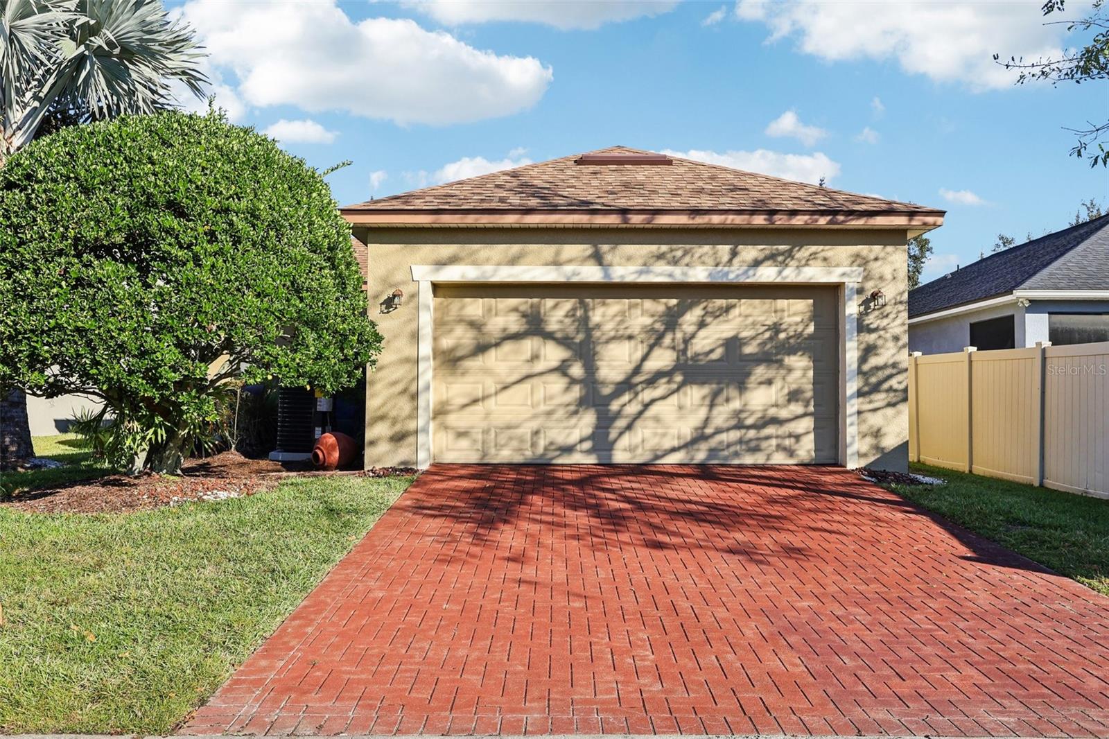 Listing photo id 29 for 2040 Manhattan Lane