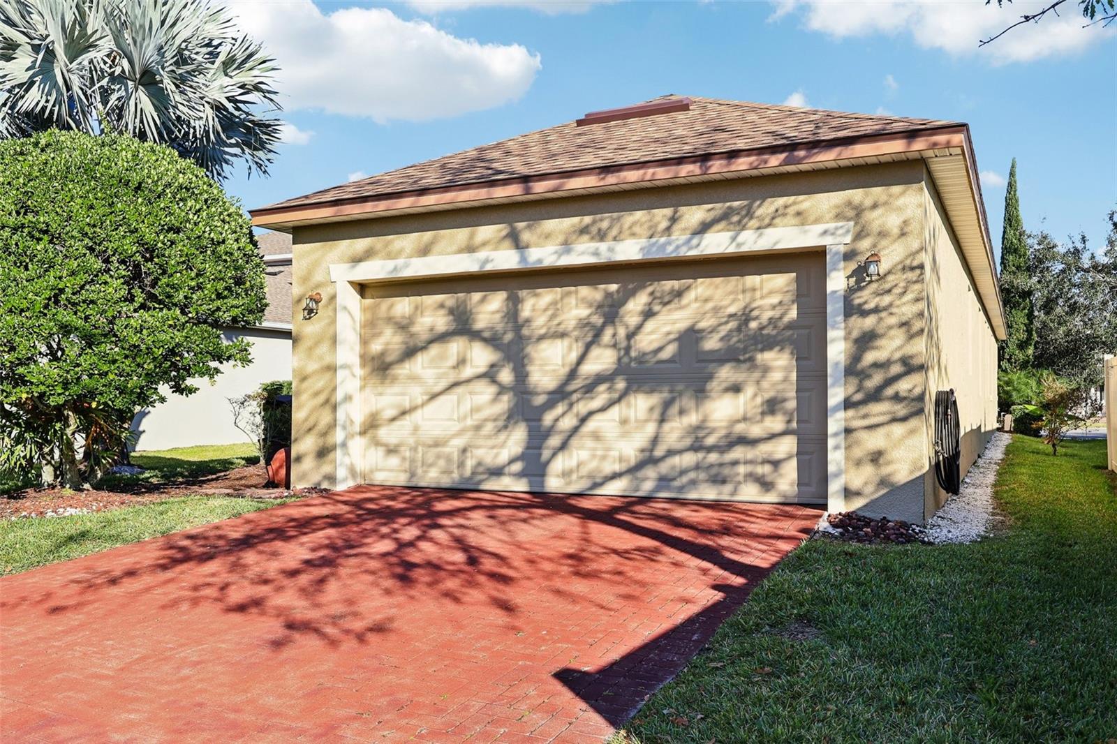 Listing photo id 30 for 2040 Manhattan Lane