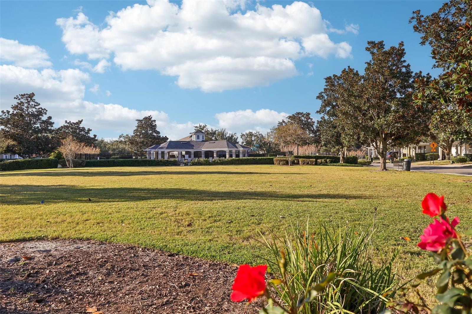 Listing photo id 31 for 2040 Manhattan Lane