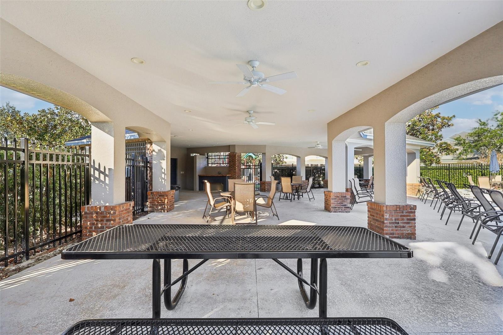 Listing photo id 33 for 2040 Manhattan Lane