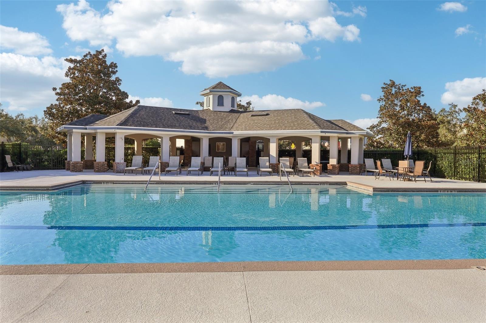 Listing photo id 35 for 2040 Manhattan Lane