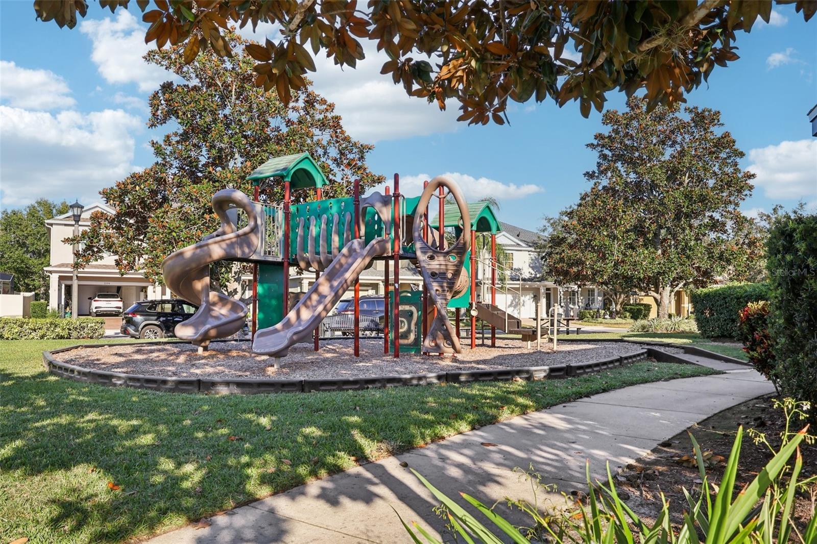 Listing photo id 37 for 2040 Manhattan Lane