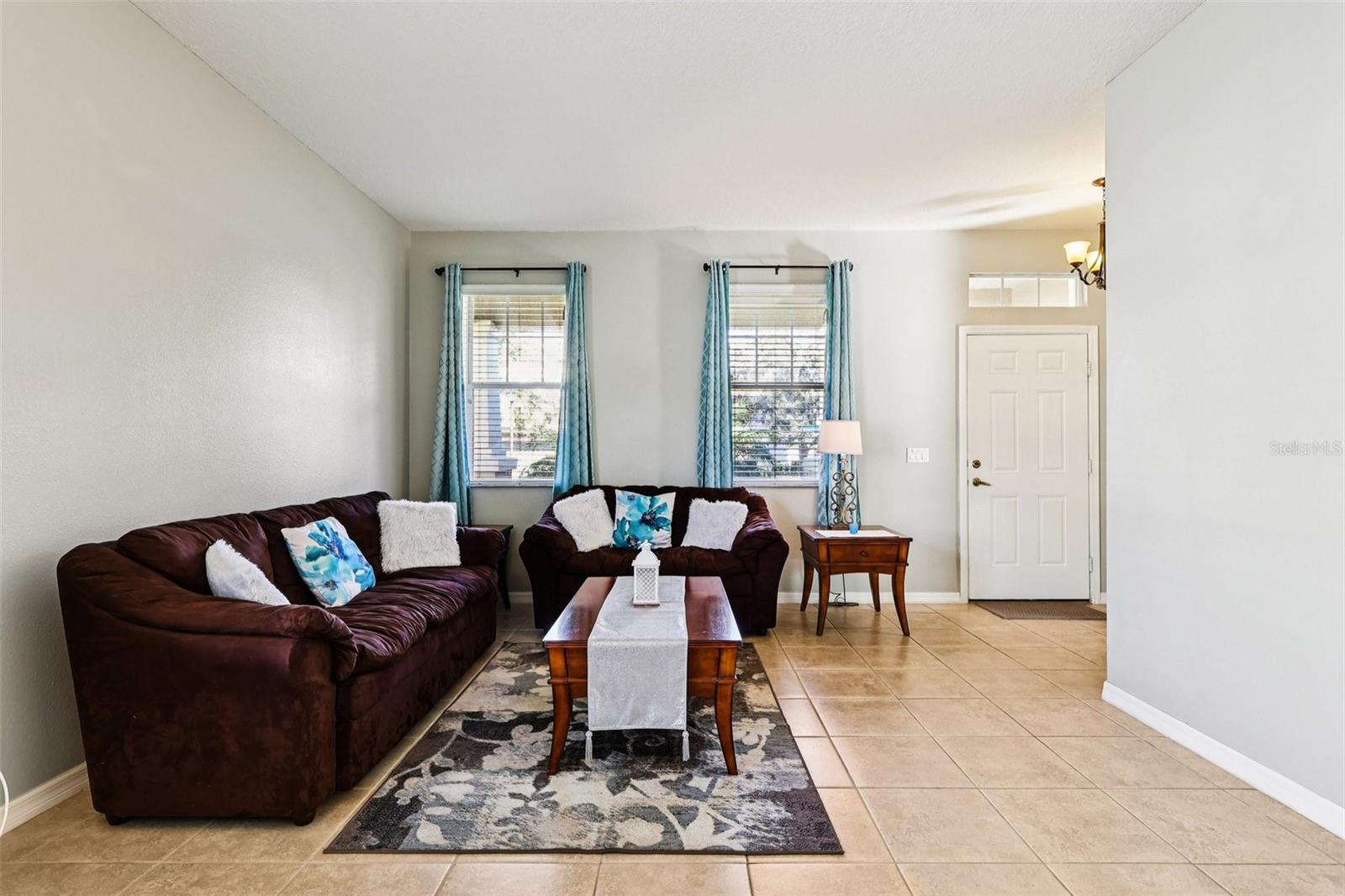 Listing photo id 3 for 2040 Manhattan Lane