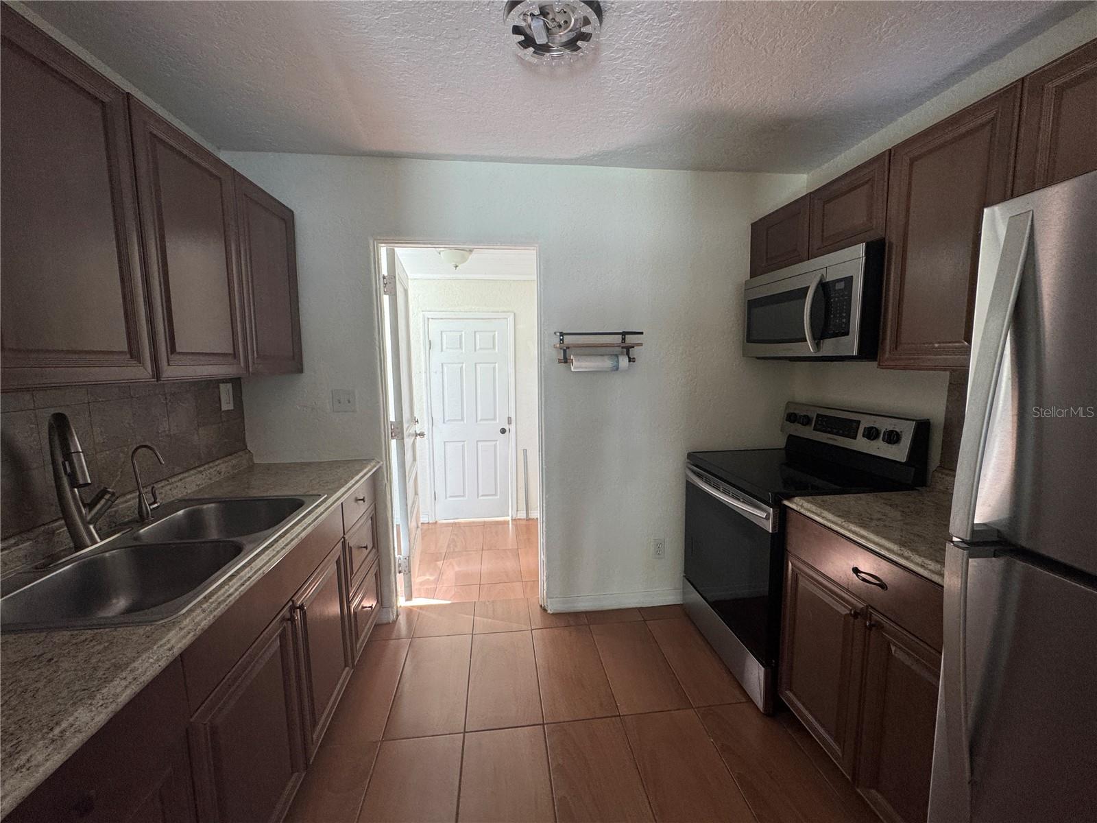 Image 4 of 14 For 636 Columbia Street