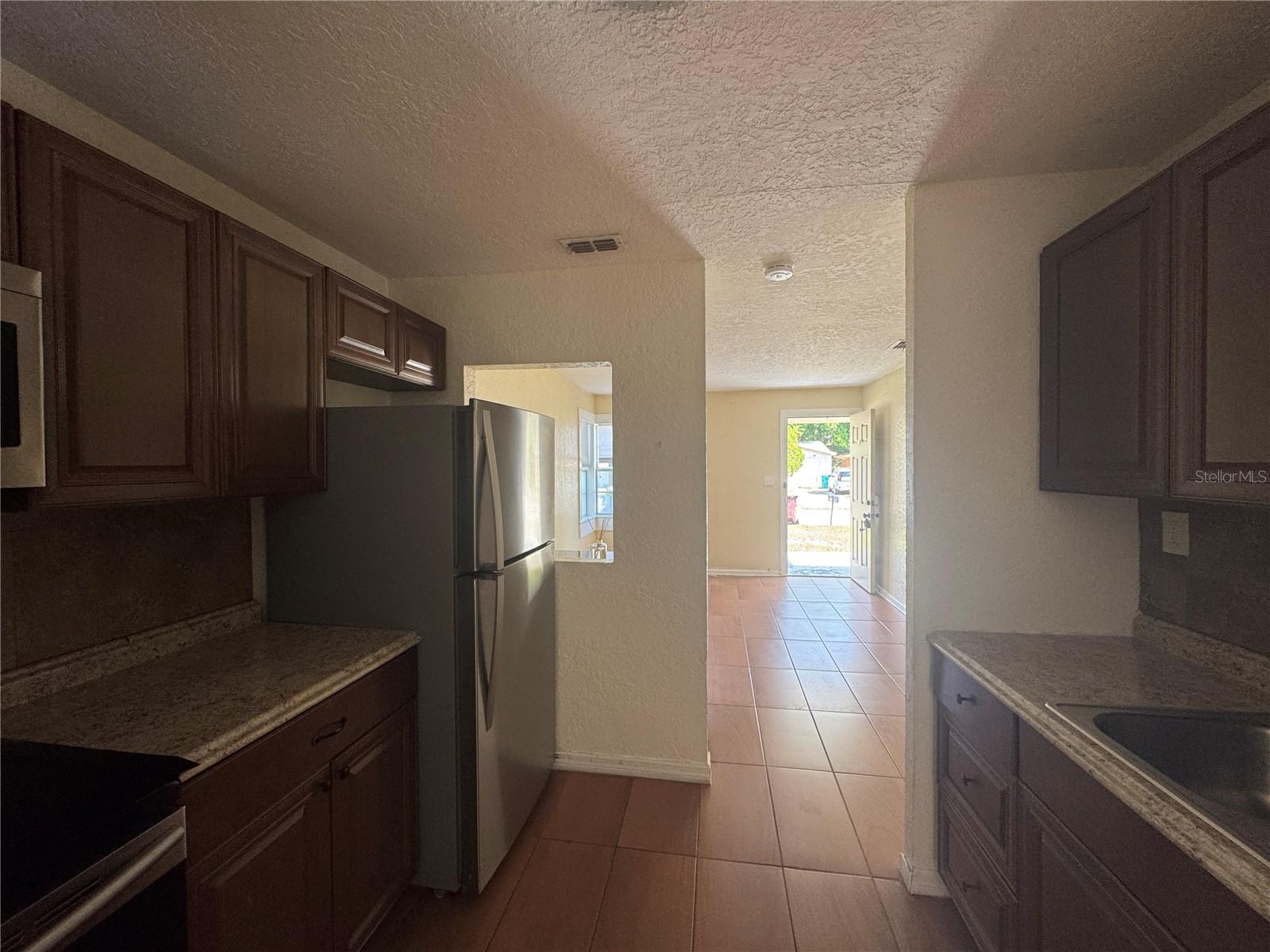 Image 5 of 14 For 636 Columbia Street