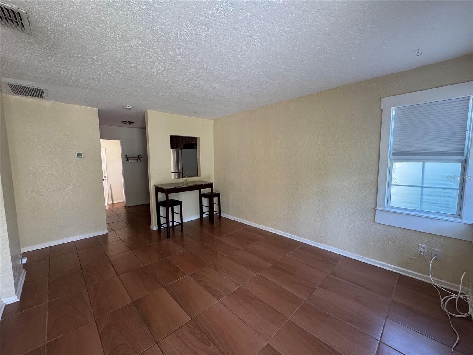 Image 6 of 14 For 636 Columbia Street