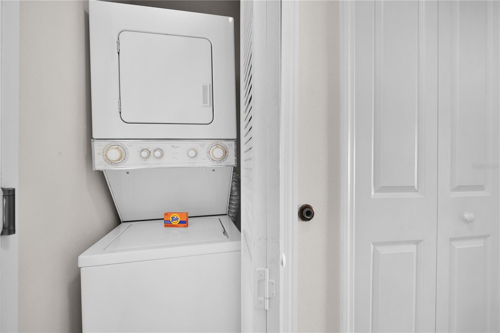 Image 12 of 33 For 7395 Universal Boulevard 1203