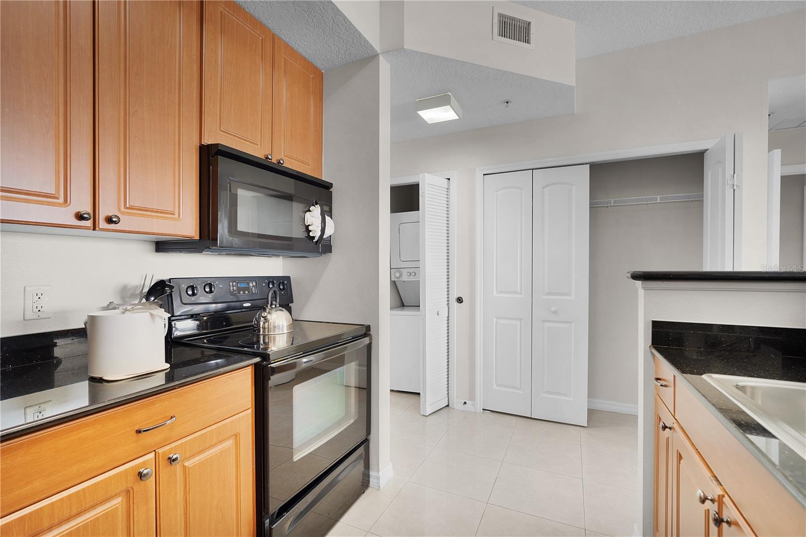 Image 13 of 33 For 7395 Universal Boulevard 1203