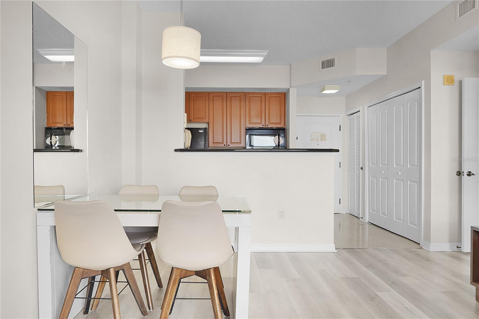 Image 17 of 33 For 7395 Universal Boulevard 1203