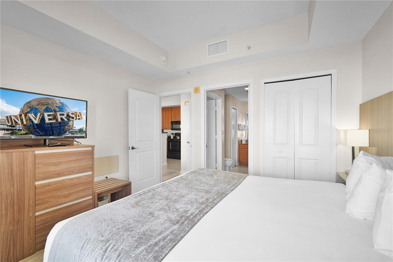 Image 21 of 33 For 7395 Universal Boulevard 1203