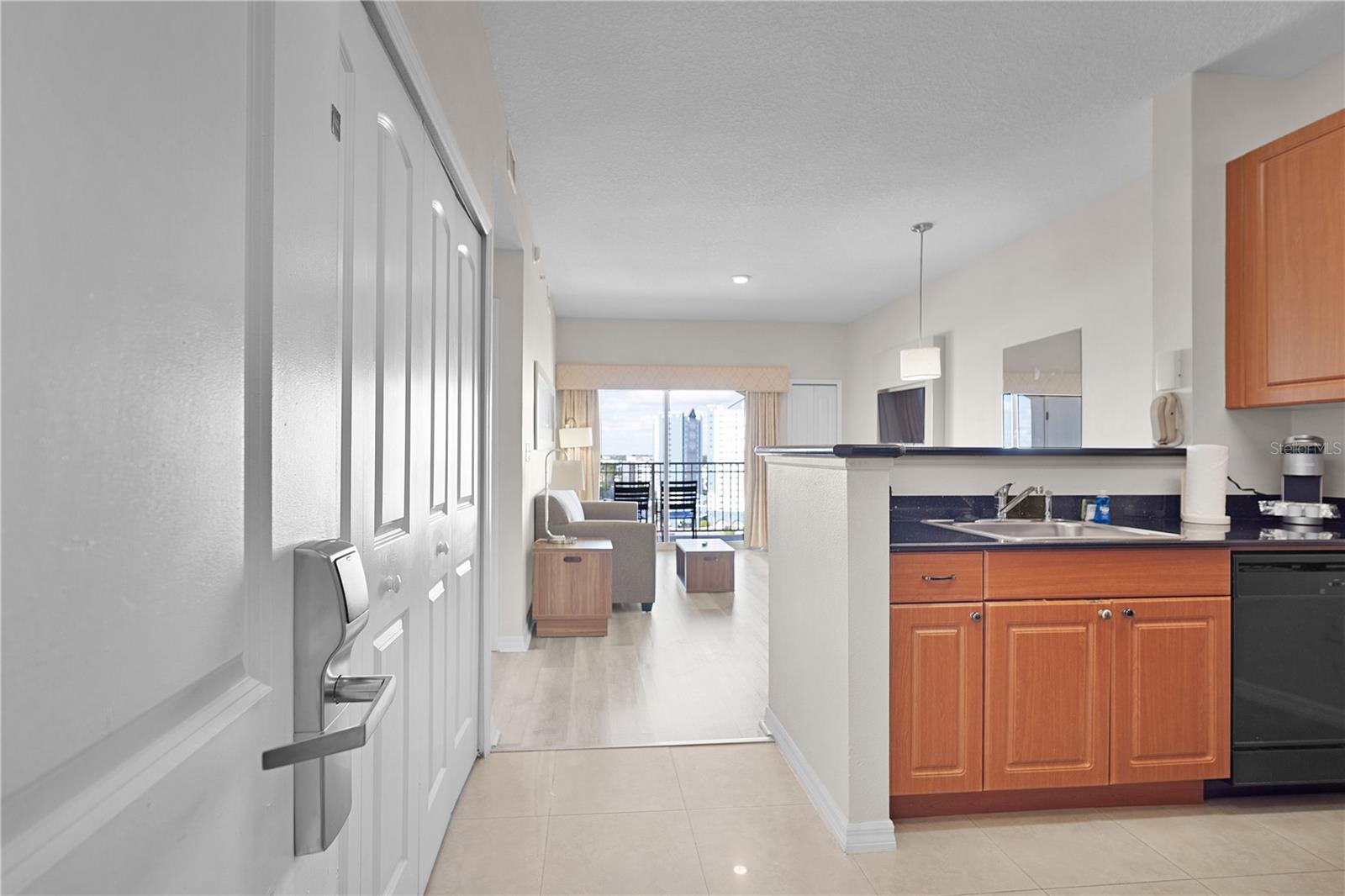 Image 7 of 33 For 7395 Universal Boulevard 1203