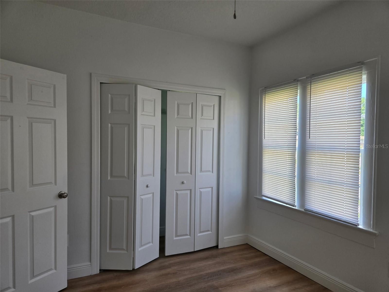 Image 5 of 7 For 403 Avenue J Se