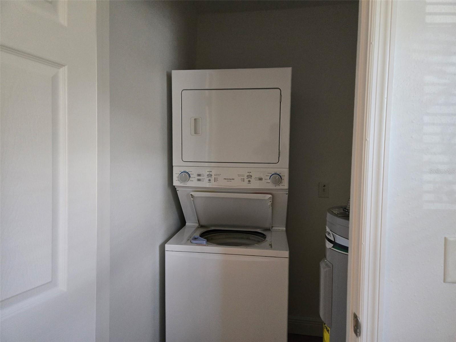 Image 6 of 7 For 403 Avenue J Se