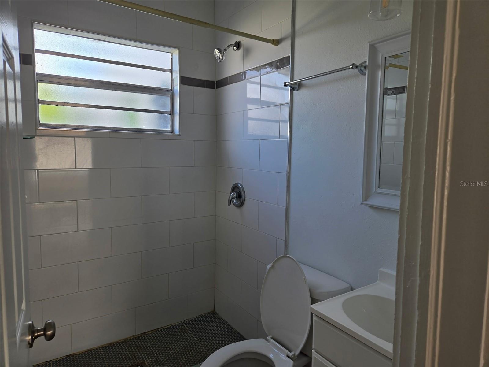 Image 7 of 7 For 403 Avenue J Se