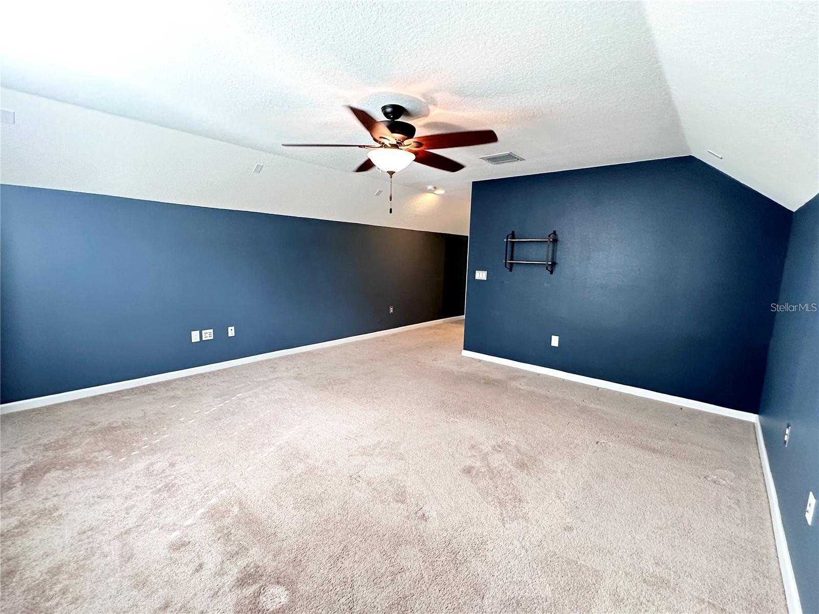 Image 15 of 32 For 567 Gunston Court