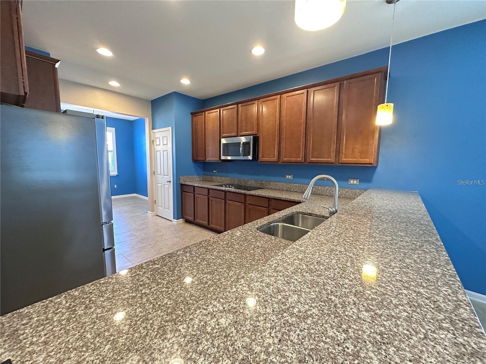 Image 4 of 32 For 567 Gunston Court