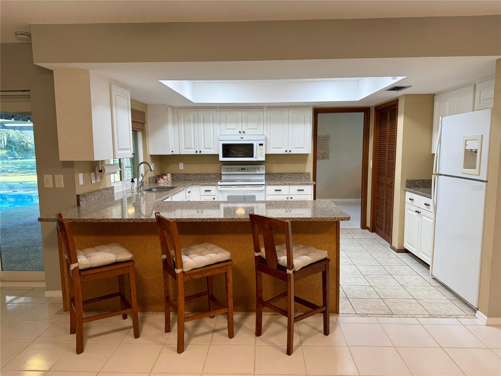 Image 22 of 47 For 3652 Oak Grove Drive