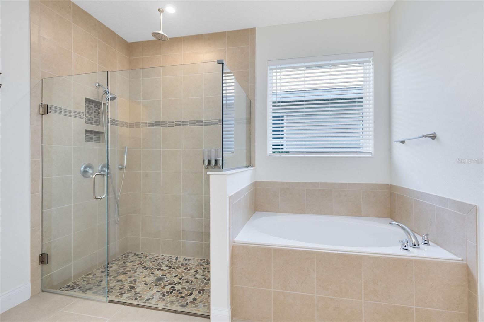 Image 12 of 41 For 682 Anna Ridge Road