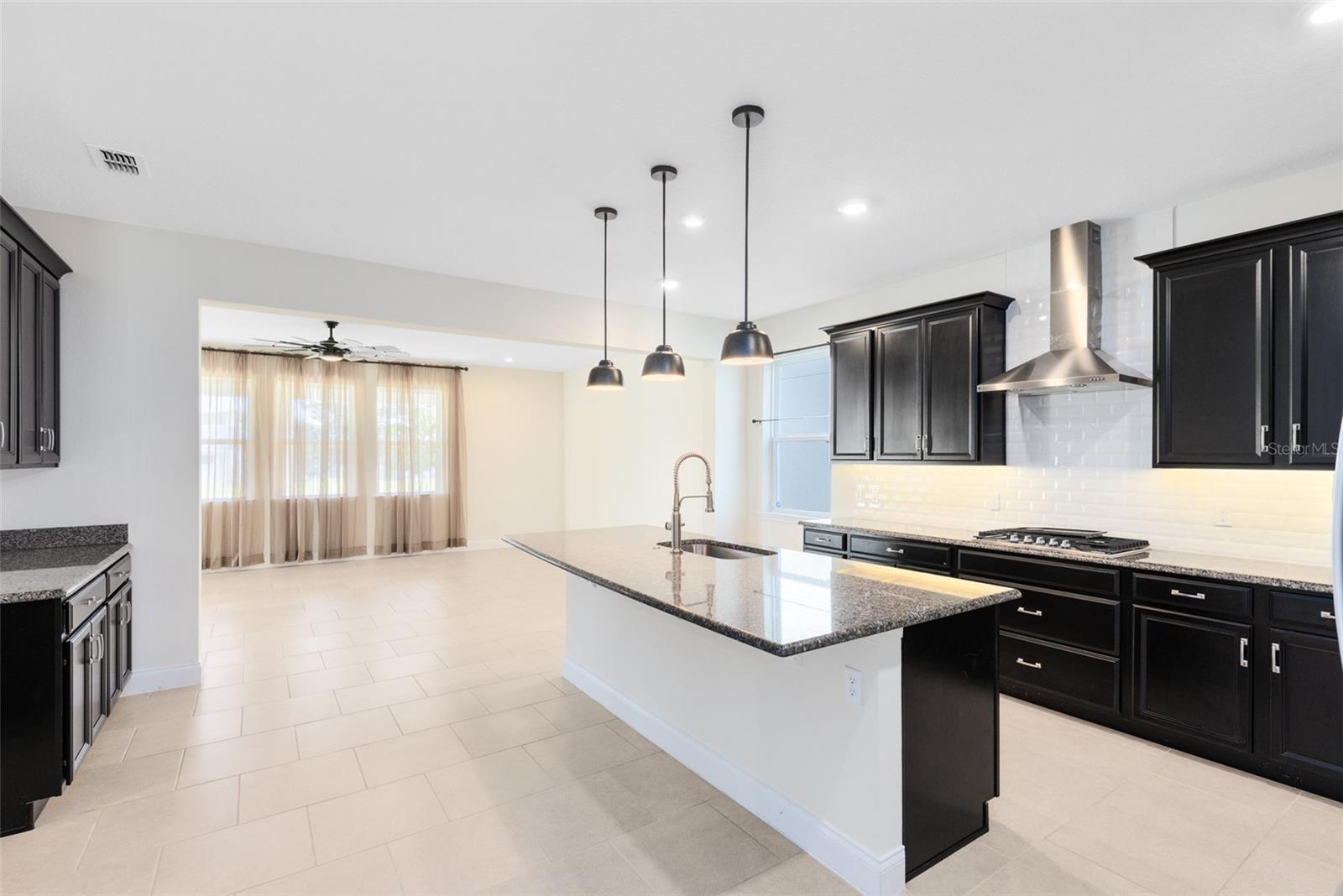 Image 5 of 41 For 682 Anna Ridge Road