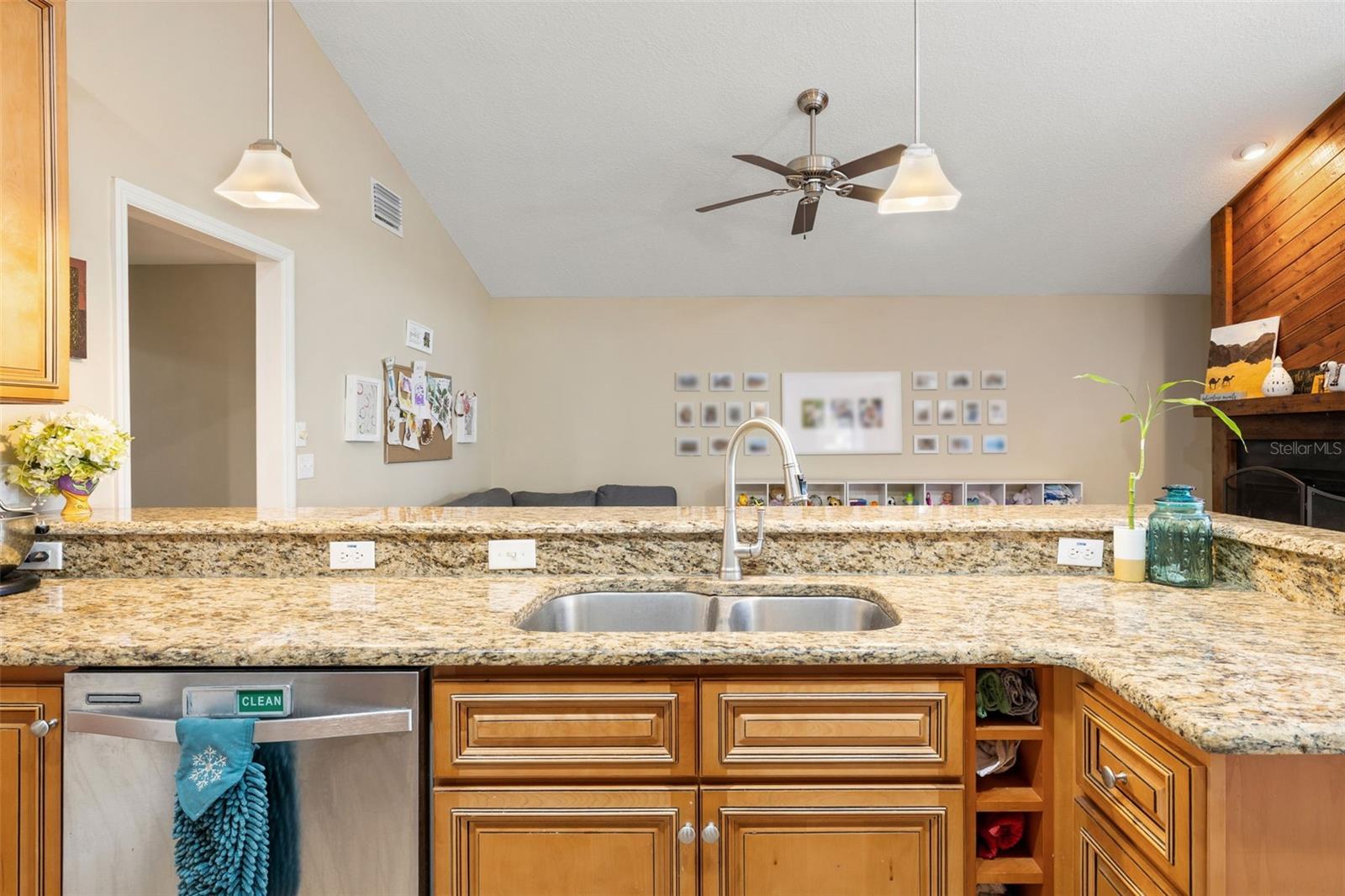 Image 18 of 31 For 12803 Rain Forest Street