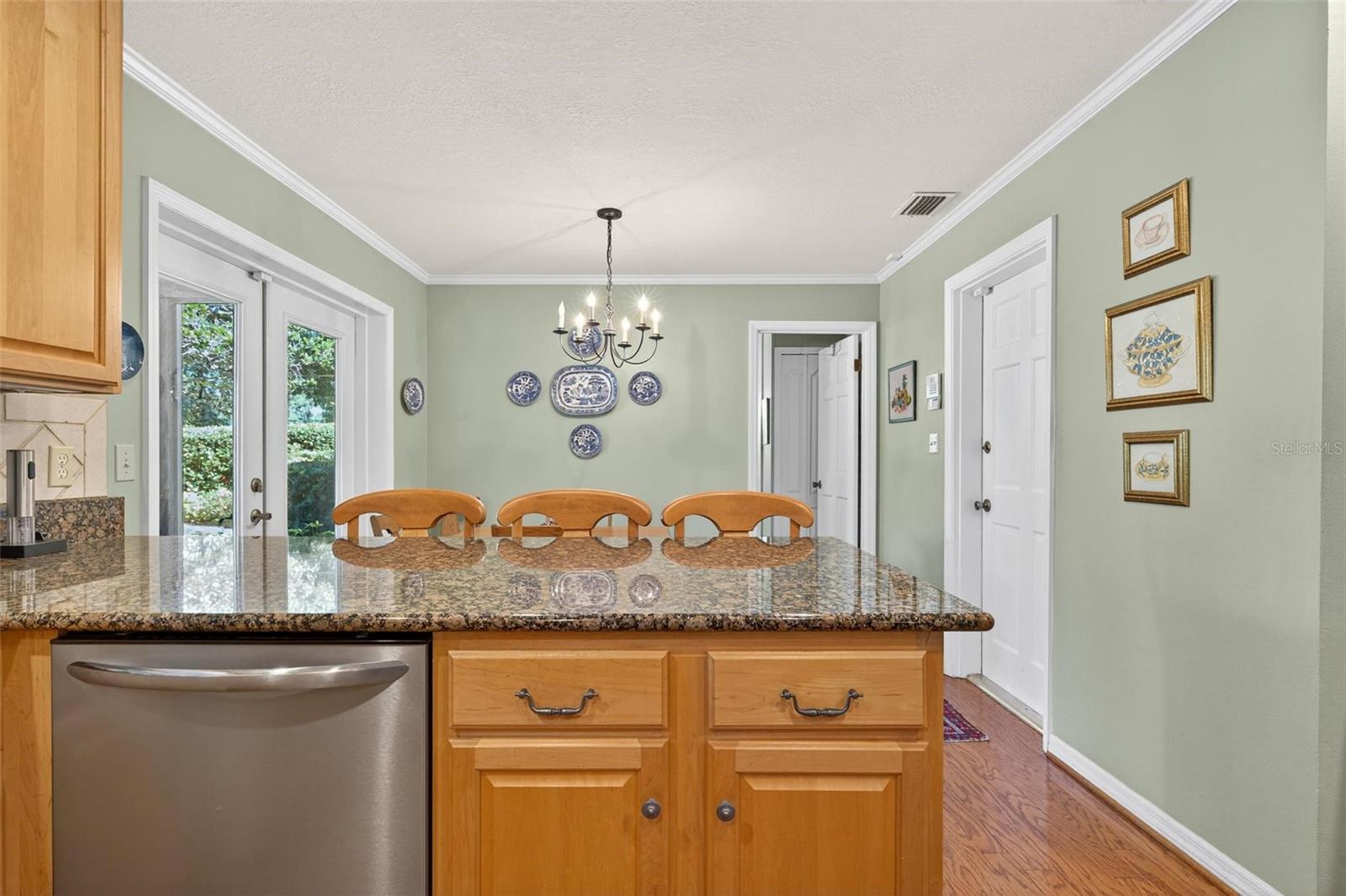 Image 34 of 79 For 1053 Sweetbriar Road