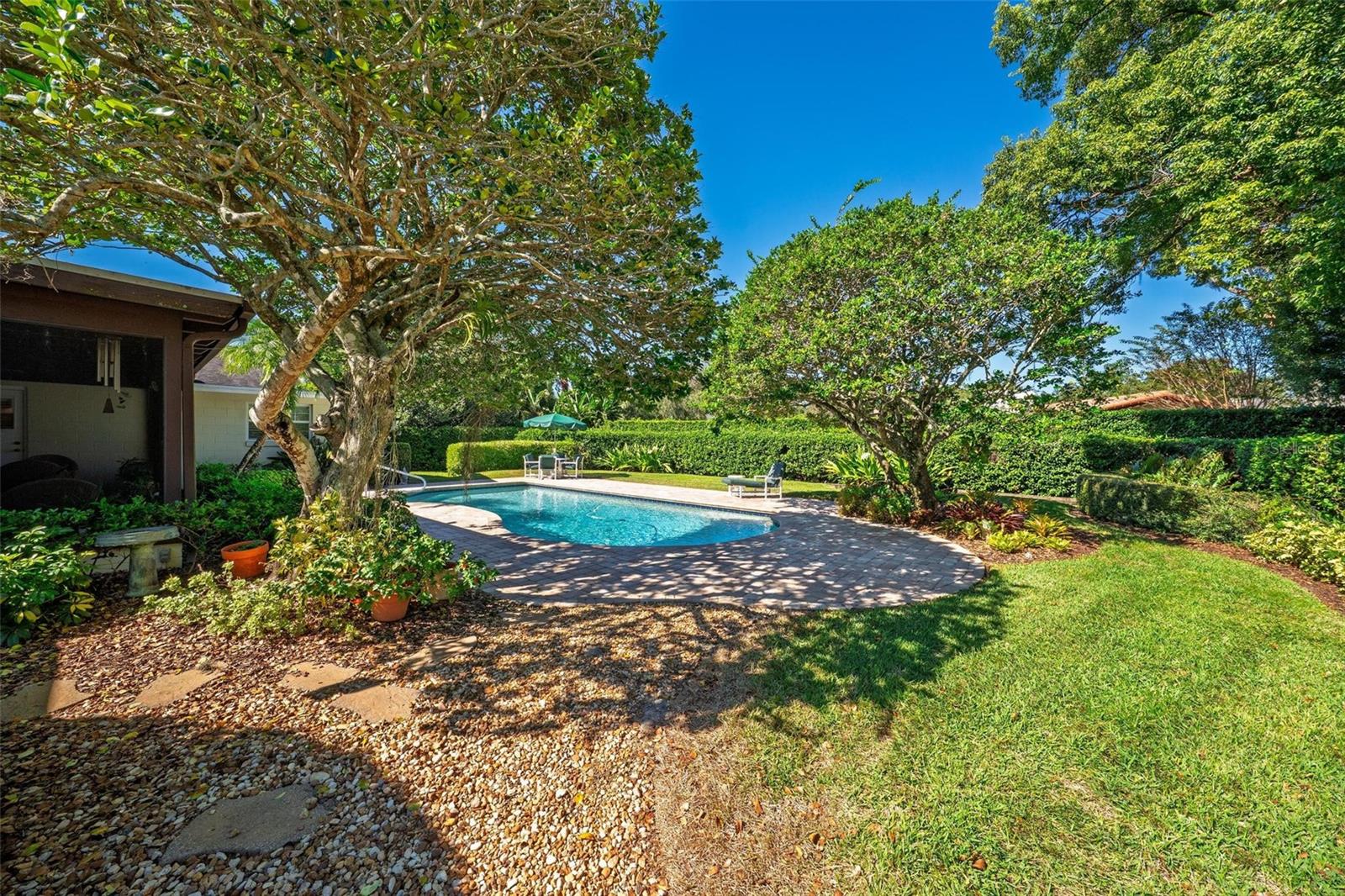 Image 7 of 79 For 1053 Sweetbriar Road