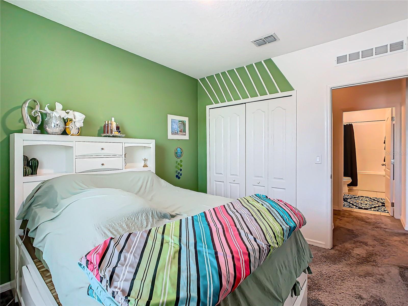 Image 33 of 40 For 208 Goldenrod Lane