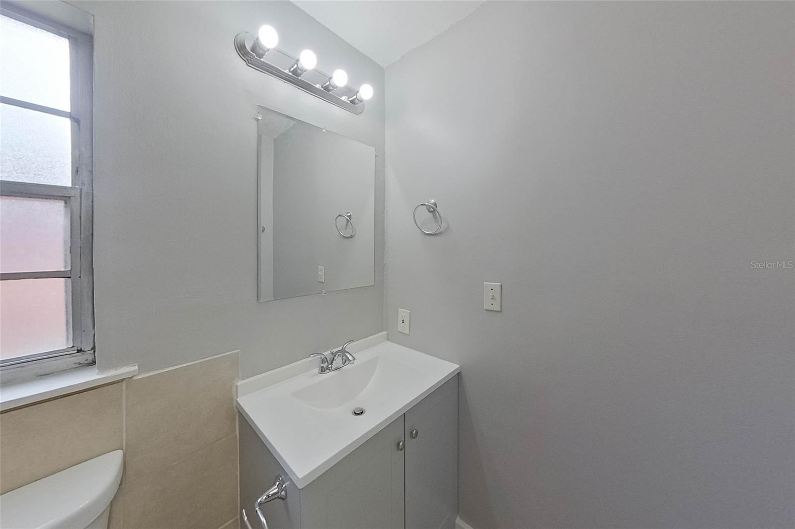 Image 14 of 25 For 1923 Brack Street