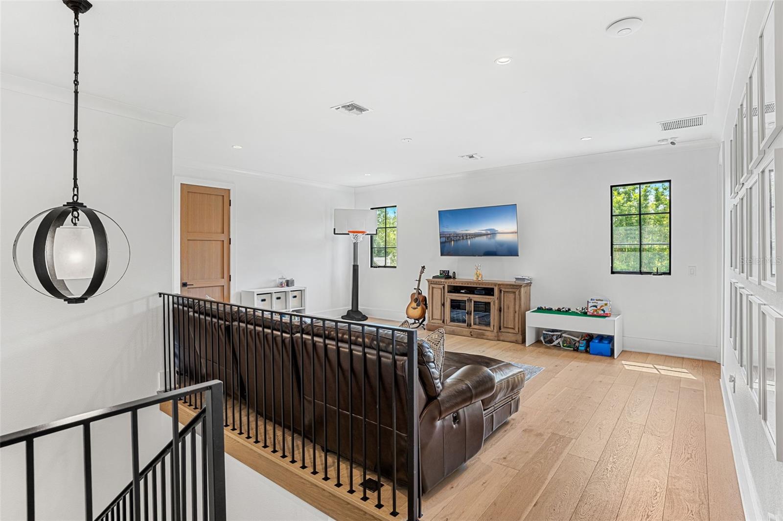 Image 32 of 50 For 473 Fletcher Place