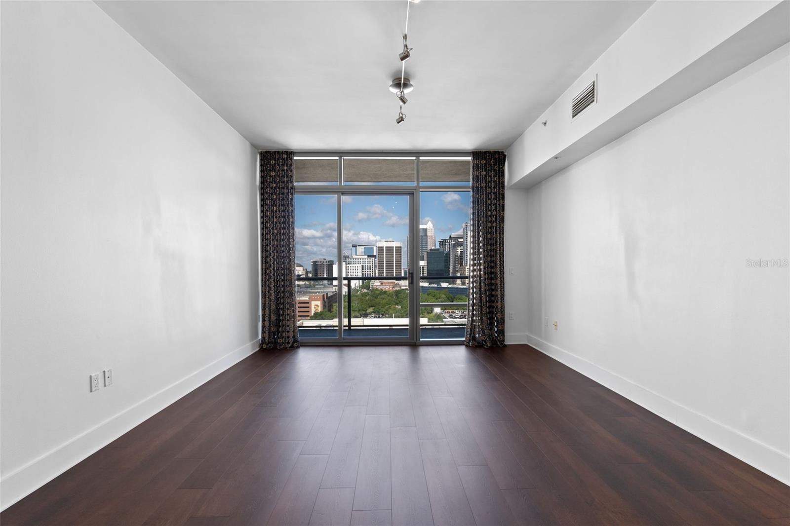 Listing photo id 11 for 260 Osceola Avenue 1207