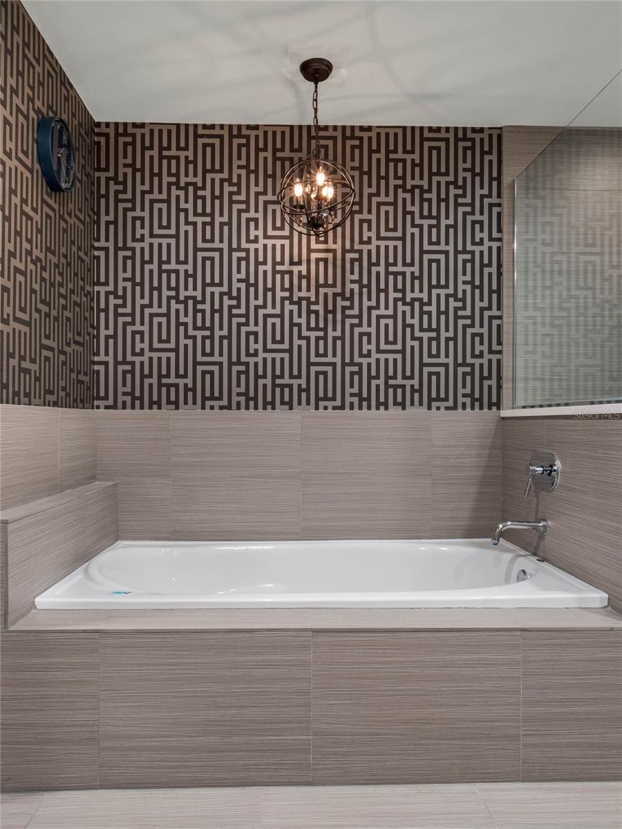 Listing photo id 22 for 260 Osceola Avenue 1207