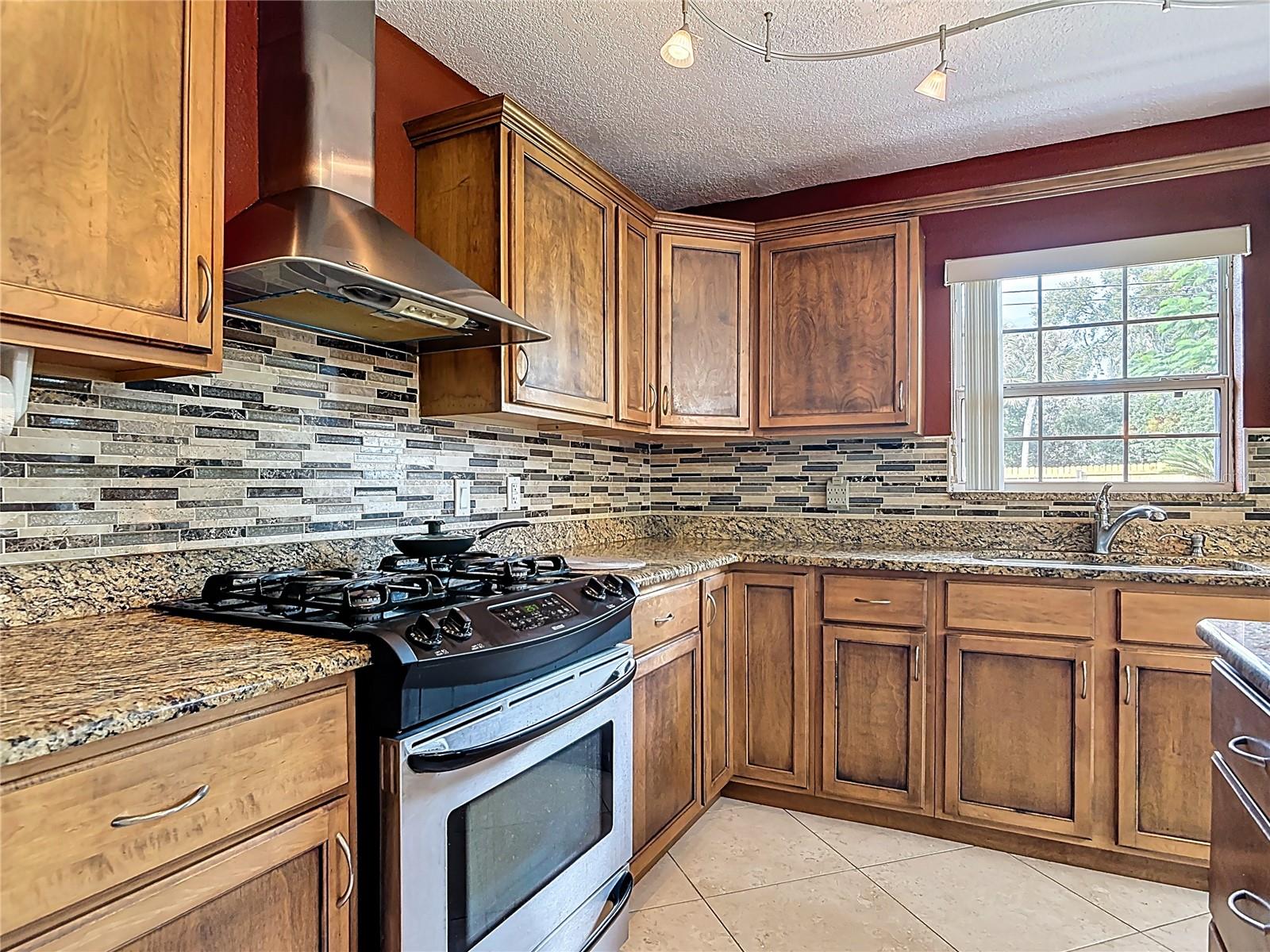 Image 14 of 43 For 1051 Alameda Drive