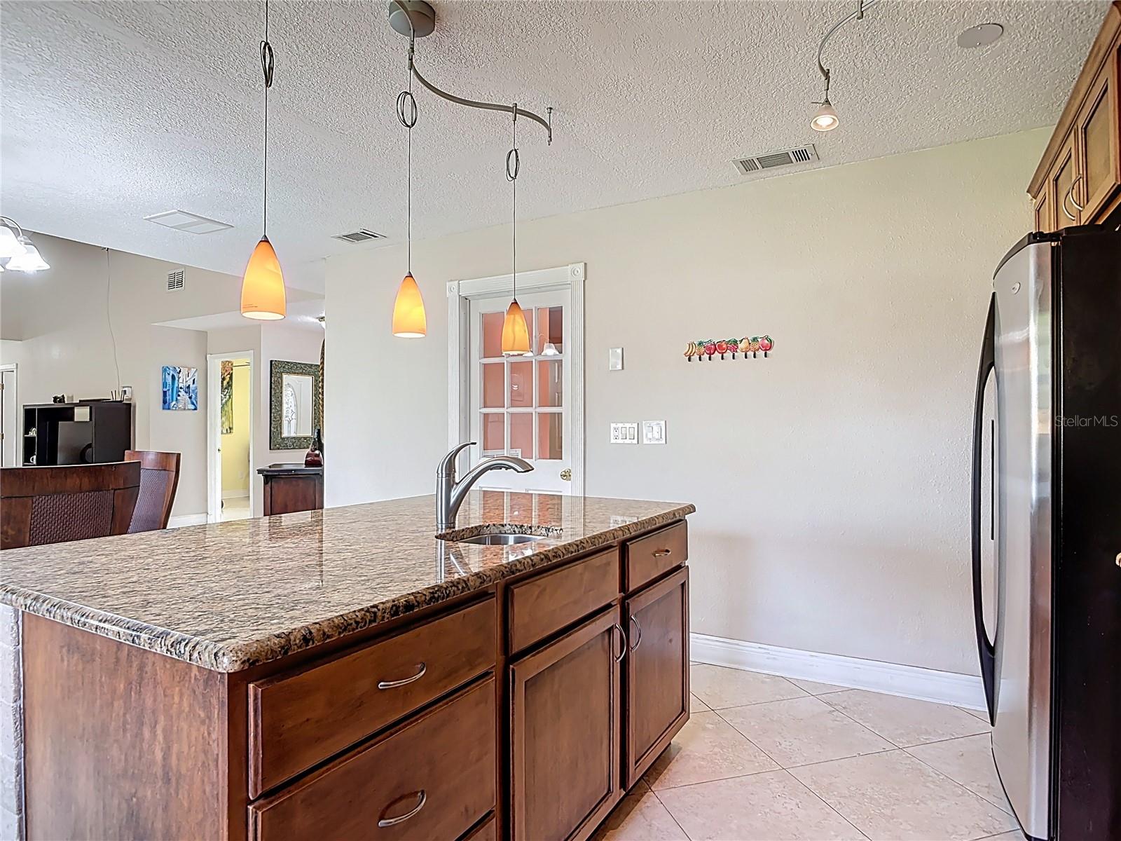 Image 16 of 43 For 1051 Alameda Drive