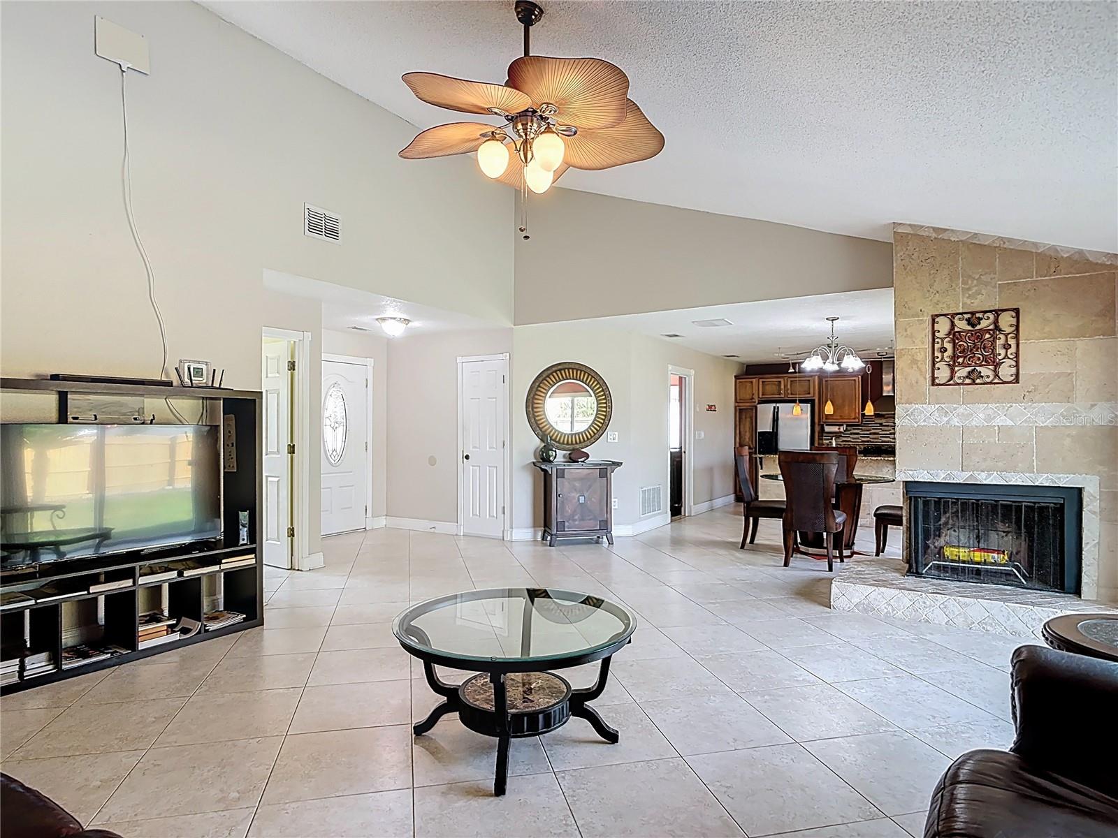 Image 5 of 43 For 1051 Alameda Drive