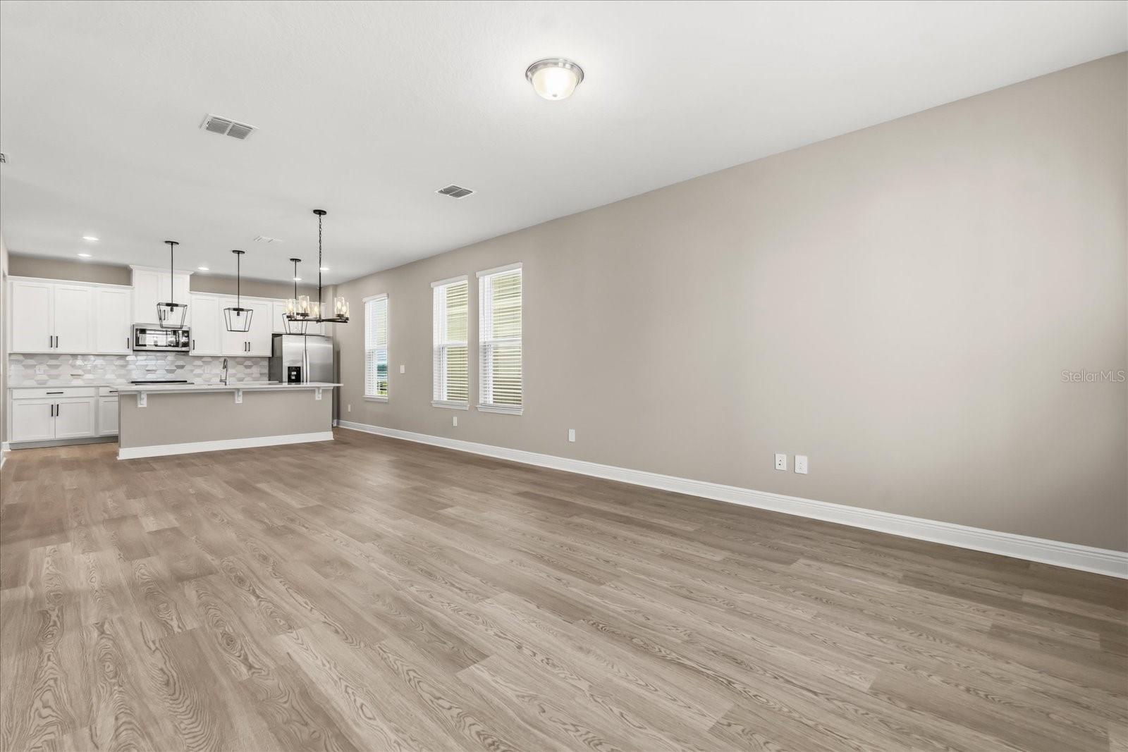 Image 10 of 39 For 16496 Silver Brook Way