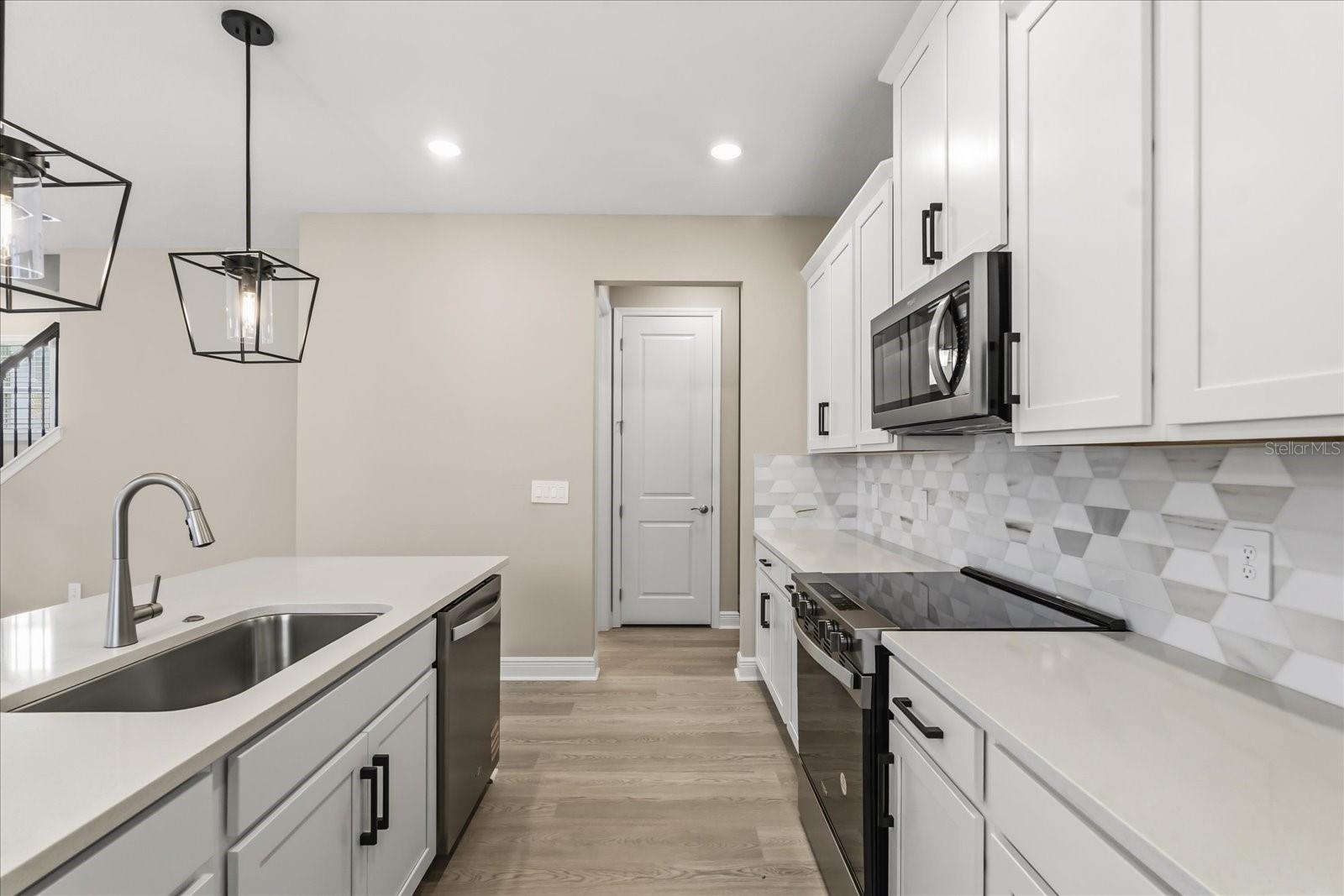 Image 15 of 39 For 16496 Silver Brook Way