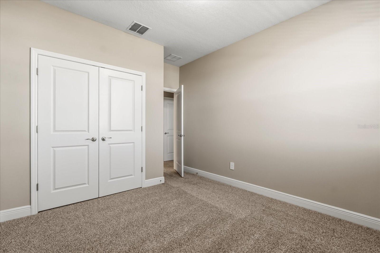 Image 22 of 39 For 16496 Silver Brook Way