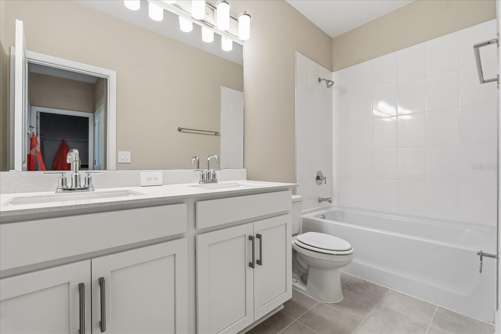 Image 23 of 39 For 16496 Silver Brook Way