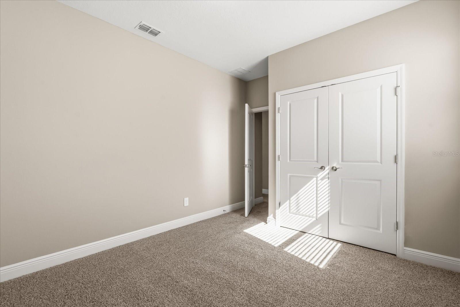 Image 25 of 39 For 16496 Silver Brook Way