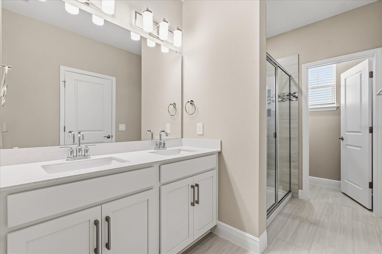 Image 29 of 39 For 16496 Silver Brook Way