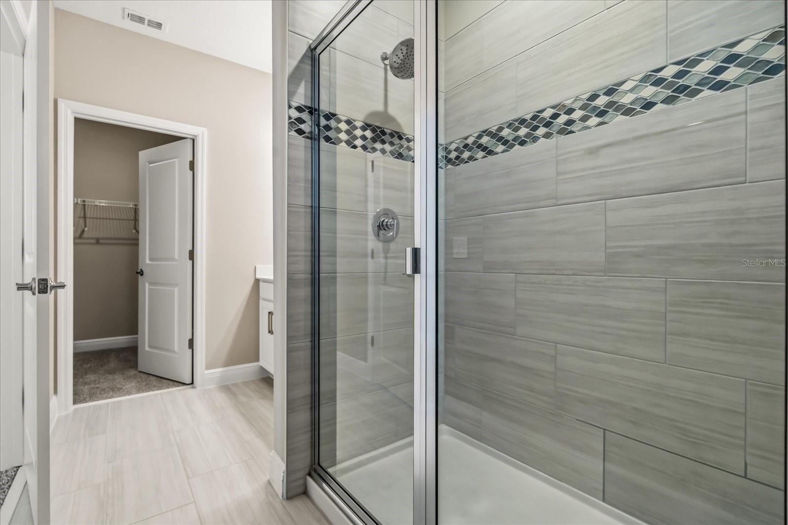 Image 31 of 39 For 16496 Silver Brook Way