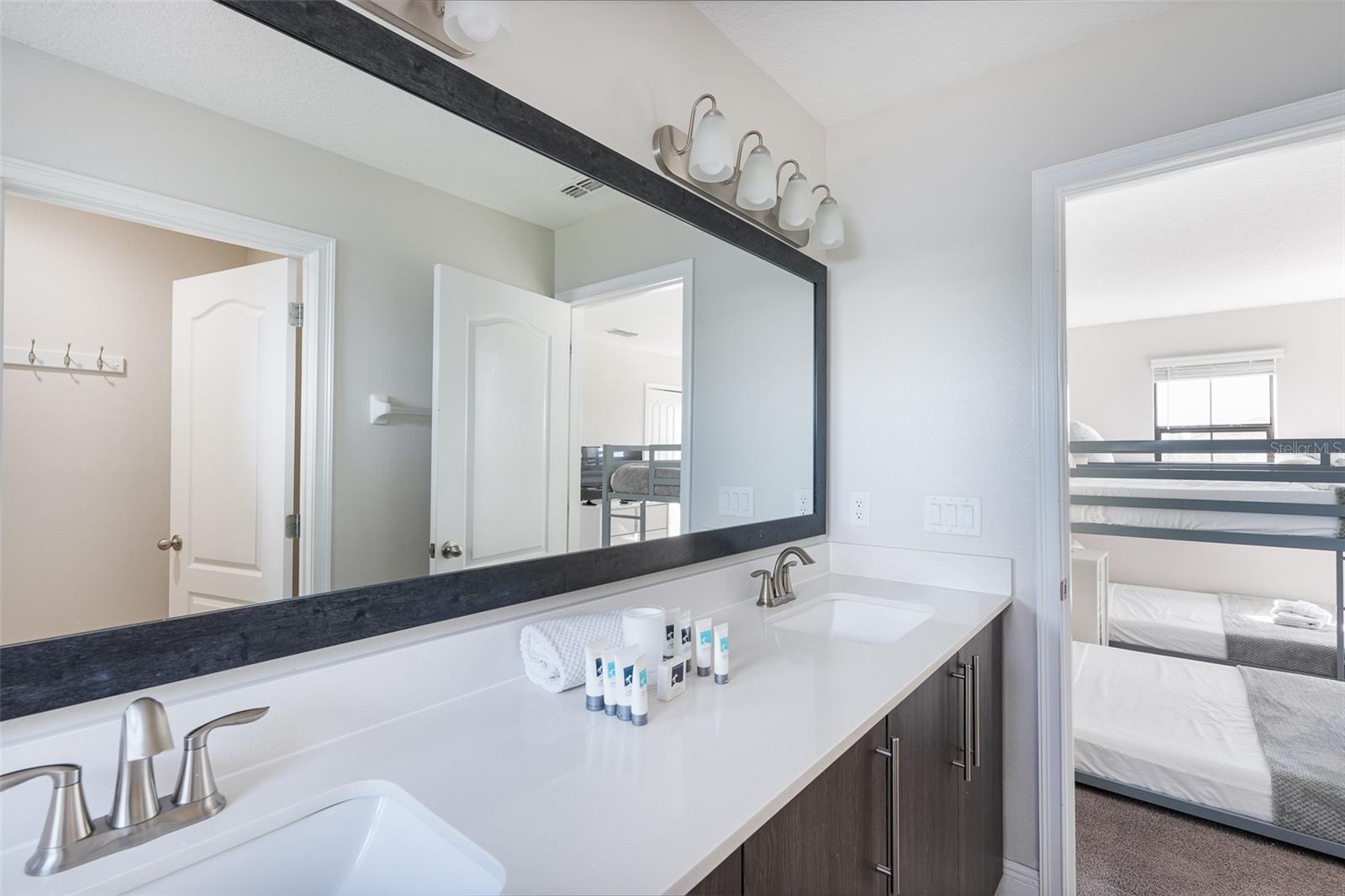 Image 17 of 43 For 207 Macaulays Cove